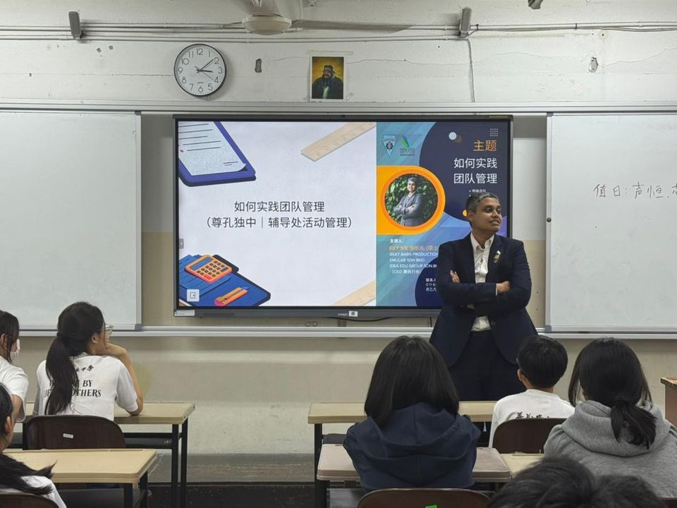 Kay giving a team management talk to students at Confucian Private Secondary School, Kuala Lumpur